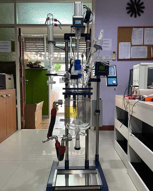 玻璃反應(yīng)釜不能與哪些介質(zhì)和物料接觸？怎么清洗？