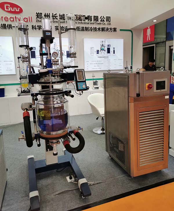 雙層玻璃反應釜比單層的保溫性好？